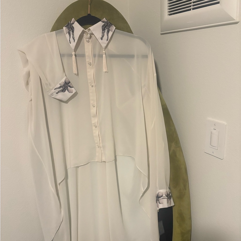 Elegant White Men's Shirt with Artistic Collar